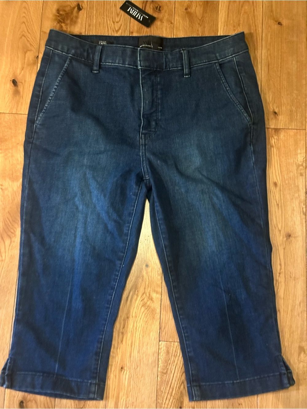 Stylish Women’s Dark Blue Capri Jeans, Sz 10